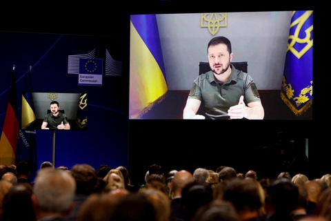 Tổng thống Zelensky: Nga phá hủy 1/3 lĩnh vực năng lượng của Ukraine - Ảnh 1. Tổng thống Zelensky: Nga phá hủy 1/3 lĩnh vực năng lượng của Ukraine - Ảnh 1.