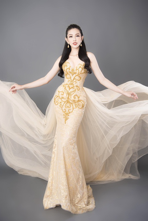 Hoa hậu Thùy Tiên tỏa sáng với thiết kế từ 5.000 viên đá pha lê - Ảnh 17. Hoa hậu Thùy Tiên tỏa sáng với thiết kế từ 5.000 viên đá pha lê - Ảnh 17.