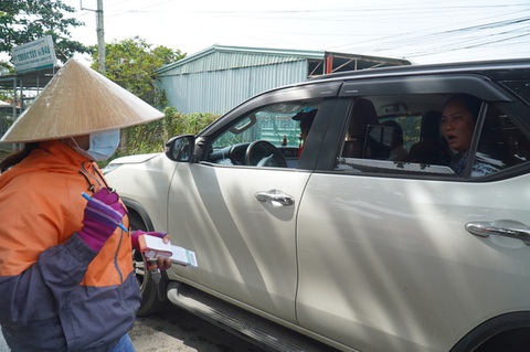 Phản hồi 26-10: Không chấp nhận BOT thu bừa hơn bỏ sót; 75% bạn đọc ủng hộ tuyên bố hết dịch... - Ảnh 1. Phản hồi 26-10: Không chấp nhận BOT thu bừa hơn bỏ sót; 75% bạn đọc ủng hộ tuyên bố hết dịch... - Ảnh 1.
