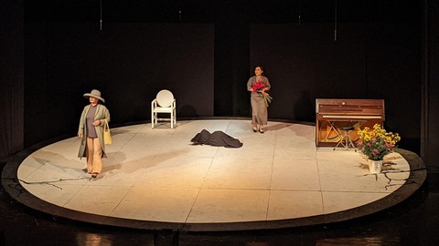 Hedda Gabler - Vở diễn ấn tượng của sân khấu năm nay - Ảnh 1. Hedda Gabler - Vở diễn ấn tượng của sân khấu năm nay - Ảnh 1.