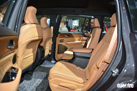 Jeep Grand Cherokee L giá hơn 6 tỉ đồng: SUV phổ thông được định vị ngang hạng sang ở Việt Nam - Ảnh 13. Jeep Grand Cherokee L giá hơn 6 tỉ đồng: SUV phổ thông được định vị ngang hạng sang ở Việt Nam - Ảnh 13.