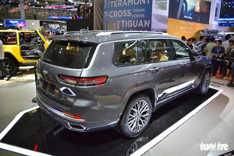 Jeep Grand Cherokee L giá hơn 6 tỉ đồng: SUV phổ thông được định vị ngang hạng sang ở Việt Nam - Ảnh 6. Jeep Grand Cherokee L giá hơn 6 tỉ đồng: SUV phổ thông được định vị ngang hạng sang ở Việt Nam - Ảnh 6.