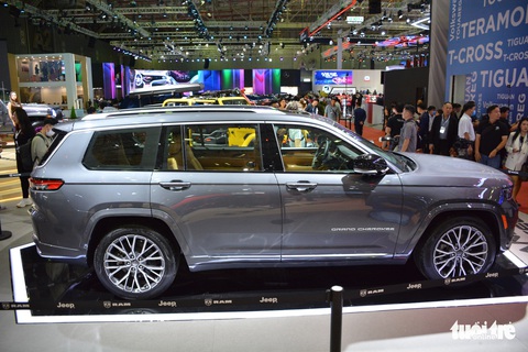 Jeep Grand Cherokee L giá hơn 6 tỉ đồng: SUV phổ thông được định vị ngang hạng sang ở Việt Nam - Ảnh 3. Jeep Grand Cherokee L giá hơn 6 tỉ đồng: SUV phổ thông được định vị ngang hạng sang ở Việt Nam - Ảnh 3.