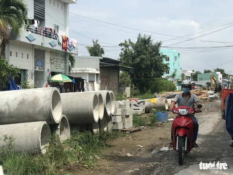 Dân kêu khổ vì công trình kè rạch tại trung tâm TP Long Xuyên nằm ì nhiều tháng - Ảnh 1. Dân kêu khổ vì công trình kè rạch tại trung tâm TP Long Xuyên nằm ì nhiều tháng - Ảnh 1.