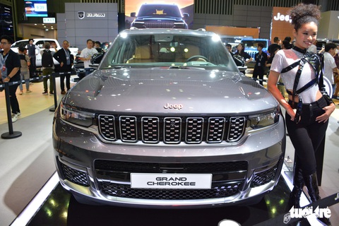 Jeep Grand Cherokee L giá hơn 6 tỉ đồng: SUV phổ thông được định vị ngang hạng sang ở Việt Nam - Ảnh 1. Jeep Grand Cherokee L giá hơn 6 tỉ đồng: SUV phổ thông được định vị ngang hạng sang ở Việt Nam - Ảnh 1.