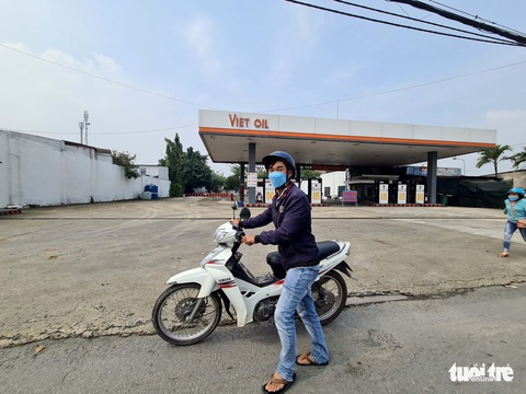 Trên đường Xuyên Á ở TP.HCM, hơn 10km có gần 10 cây xăng hết xăng - Ảnh 5. Trên đường Xuyên Á ở TP.HCM, hơn 10km có gần 10 cây xăng hết xăng - Ảnh 5.