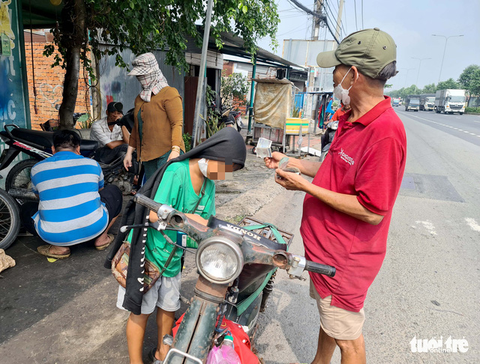 Trên đường Xuyên Á ở TP.HCM, hơn 10km có gần 10 cây xăng hết xăng - Ảnh 9. Trên đường Xuyên Á ở TP.HCM, hơn 10km có gần 10 cây xăng hết xăng - Ảnh 9.