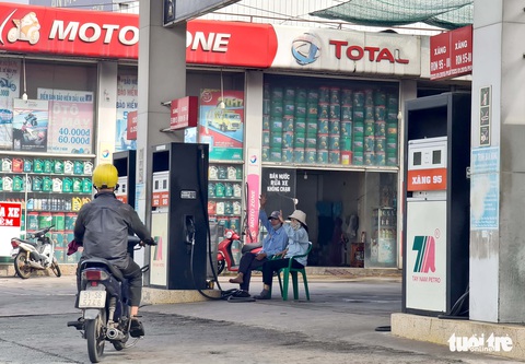 Trên đường Xuyên Á ở TP.HCM, hơn 10km có gần 10 cây xăng hết xăng - Ảnh 3. Trên đường Xuyên Á ở TP.HCM, hơn 10km có gần 10 cây xăng hết xăng - Ảnh 3.
