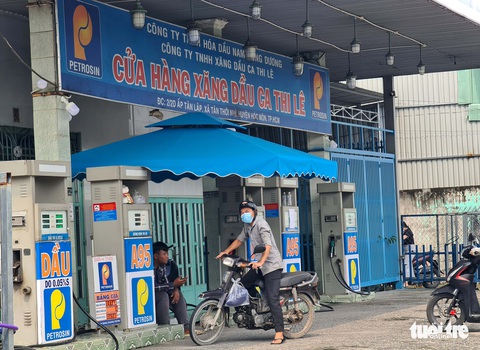 Trên đường Xuyên Á ở TP.HCM, hơn 10km có gần 10 cây xăng hết xăng - Ảnh 7. Trên đường Xuyên Á ở TP.HCM, hơn 10km có gần 10 cây xăng hết xăng - Ảnh 7.