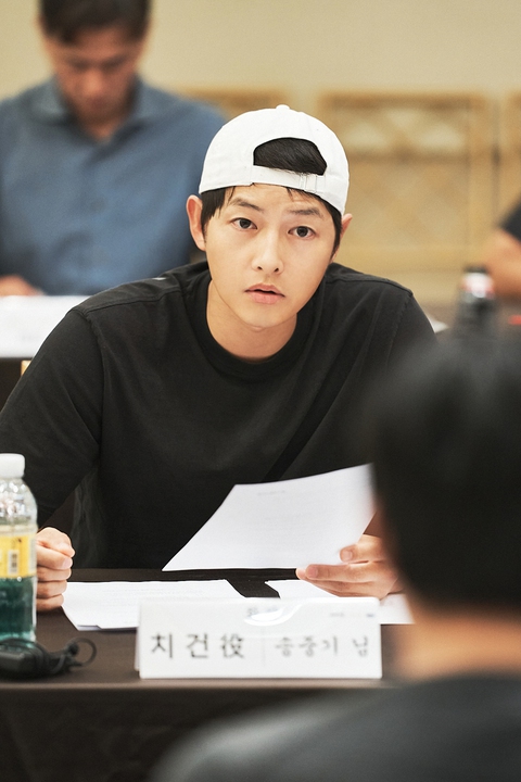 Lý do Song Joong Ki đóng phim điện ảnh mà không nhận thù lao - Ảnh 1. Lý do Song Joong Ki đóng phim điện ảnh mà không nhận thù lao - Ảnh 1.