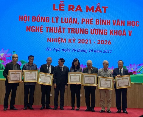 Ông Nguyễn Thế Kỷ tiếp tục làm chủ tịch Hội đồng Lý luận, phê bình văn học nghệ thuật trung ương - Ảnh 3. Ông Nguyễn Thế Kỷ tiếp tục làm chủ tịch Hội đồng Lý luận, phê bình văn học nghệ thuật trung ương - Ảnh 3.