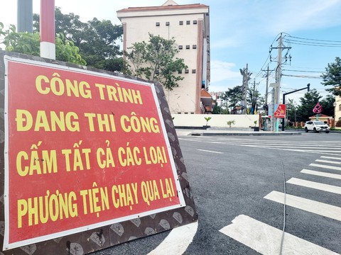 Bình Dương giải thích việc phố đi bộ Bạch Đằng trị giá 650 tỉ khánh thành xong thì cấm xe - Ảnh 1. Bình Dương giải thích việc phố đi bộ Bạch Đằng trị giá 650 tỉ khánh thành xong thì cấm xe - Ảnh 1.
