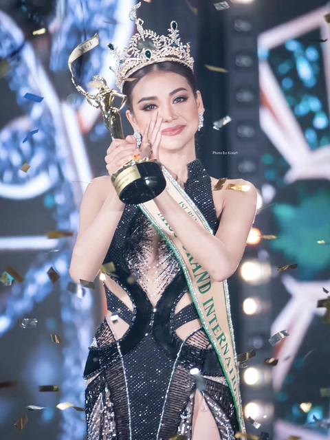 HHen Niê được chủ tịch Miss Universe công nhận là á hậu 3 - Ảnh 4. HHen Niê được chủ tịch Miss Universe công nhận là á hậu 3 - Ảnh 4.