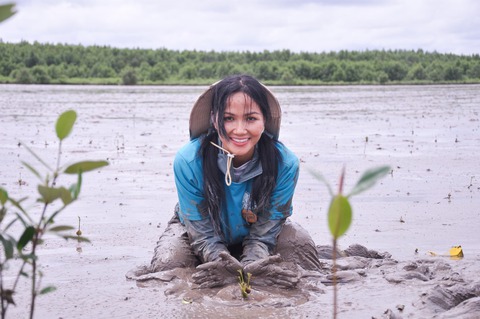 Miss Universe vừa đổi chủ, HHen Niê được trao ngay danh hiệu á hậu 3 - Ảnh 7. Miss Universe vừa đổi chủ, HHen Niê được trao ngay danh hiệu á hậu 3 - Ảnh 7.