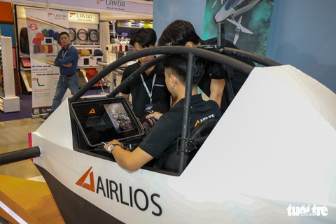 ‘Máy bay’ 1 chỗ giá hơn 2 tỉ tại VMS 2022: 33km/lần sạc, đã thử 100 giờ bay - Ảnh 4. ‘Máy bay’ 1 chỗ giá hơn 2 tỉ tại VMS 2022: 33km/lần sạc, đã thử 100 giờ bay - Ảnh 4.