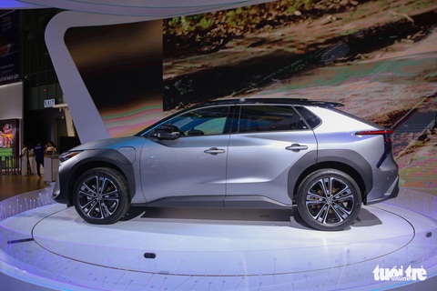 Toyota tung toàn ‘hàng độc’ chào VMS 2022: Veloz Cross lắp ráp, mổ Prius - Ảnh 4. Toyota tung toàn ‘hàng độc’ chào VMS 2022: Veloz Cross lắp ráp, mổ Prius - Ảnh 4.