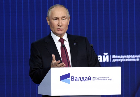 Ông Putin: Nga không thách thức phương Tây, muốn làm bạn với NATO - Ảnh 1. Ông Putin: Nga không thách thức phương Tây, muốn làm bạn với NATO - Ảnh 1.