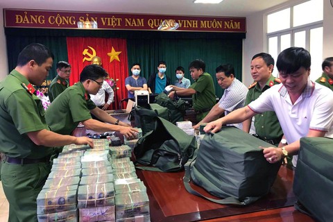 Tang vật, tài sản ‘khủng’ của các bị cáo trong đại án buôn lậu xăng dầu xử lý ra sao? - Ảnh 2. Tang vật, tài sản ‘khủng’ của các bị cáo trong đại án buôn lậu xăng dầu xử lý ra sao? - Ảnh 2.
