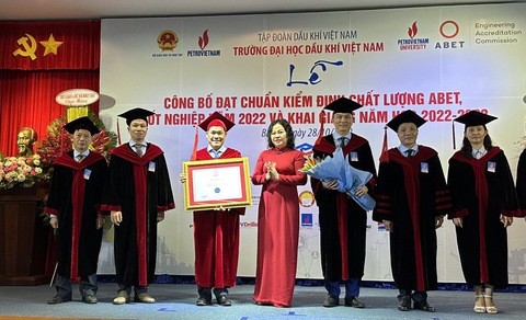 Trường dầu khí đầu tiên tại Việt Nam đạt chuẩn kiểm định chất lượng kỹ thuật - công nghệ của Mỹ - Ảnh 1. Trường dầu khí đầu tiên tại Việt Nam đạt chuẩn kiểm định chất lượng kỹ thuật - công nghệ của Mỹ - Ảnh 1.