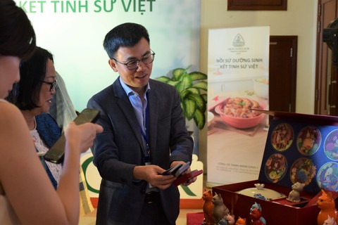Minh Long ra mắt nồi sứ dưỡng sinh HealthyCook phiên bản mới - Ảnh 1. Minh Long ra mắt nồi sứ dưỡng sinh HealthyCook phiên bản mới - Ảnh 1.