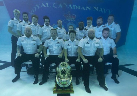 Bức ảnh tốt nghiệp ‘cực uy tín’ của Hải quân Hoàng gia Canada - Ảnh 1. Bức ảnh tốt nghiệp ‘cực uy tín’ của Hải quân Hoàng gia Canada - Ảnh 1.