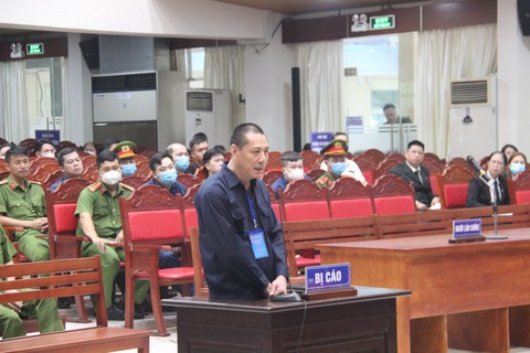 Đại án xăng dầu: Phải xin cảnh sát biển, biên phòng mới đưa được xăng lậu vào Việt Nam - Ảnh 1. Đại án xăng dầu: Phải xin cảnh sát biển, biên phòng mới đưa được xăng lậu vào Việt Nam - Ảnh 1.