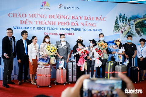 Đà Nẵng đón những du khách đầu tiên từ Đài Loan sau dịch COVID-19 - Ảnh 2. Đà Nẵng đón những du khách đầu tiên từ Đài Loan sau dịch COVID-19 - Ảnh 2.