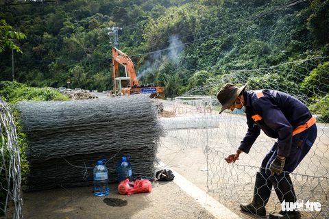 Khẩn trương khắc phục sạt lở đường lên bán đảo Sơn Trà, nối lại hoạt động tham quan - Ảnh 2. Khẩn trương khắc phục sạt lở đường lên bán đảo Sơn Trà, nối lại hoạt động tham quan - Ảnh 2.