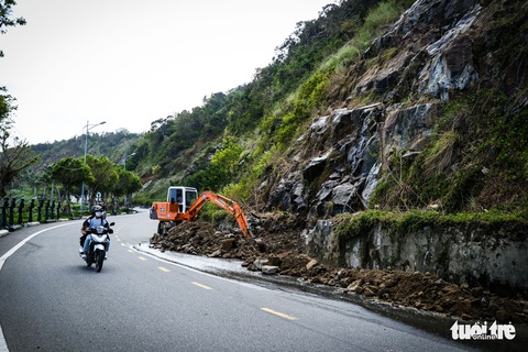 Khẩn trương khắc phục sạt lở đường lên bán đảo Sơn Trà, nối lại hoạt động tham quan - Ảnh 6. Khẩn trương khắc phục sạt lở đường lên bán đảo Sơn Trà, nối lại hoạt động tham quan - Ảnh 6.