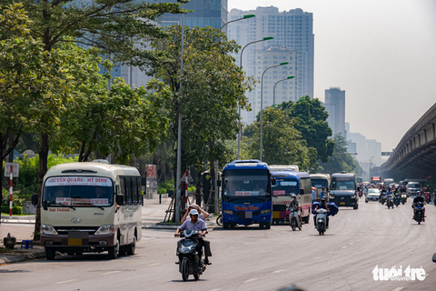 Bị phạt vì đỗ xe bắt khách dọc đường, tài xế xe khách nói biết sai nhưng vì miếng cơm manh áo - Ảnh 5. Bị phạt vì đỗ xe bắt khách dọc đường, tài xế xe khách nói biết sai nhưng vì miếng cơm manh áo - Ảnh 5.