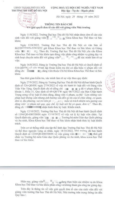 Khiển trách thầy giáo bị hai nữ sinh tố quấy rối tình dục - Ảnh 2. Khiển trách thầy giáo bị hai nữ sinh tố quấy rối tình dục - Ảnh 2.