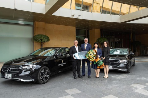 Mercedes-Benz Việt Nam bàn giao lô xe E180 cho khách sạn InterContinental Saigon - Ảnh 5. Mercedes-Benz Việt Nam bàn giao lô xe E180 cho khách sạn InterContinental Saigon - Ảnh 5.