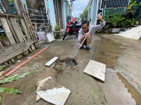 Người Đà Nẵng chạy đua khơi thông dòng thoát nước - Ảnh 1. Người Đà Nẵng chạy đua khơi thông dòng thoát nước - Ảnh 1.