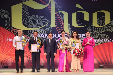 Liên hoan Chèo toàn quốc 2022 ‘thành công’ nhưng không ít diễn viên hát chênh, phô và... ngọng - Ảnh 3. Liên hoan Chèo toàn quốc 2022 ‘thành công’ nhưng không ít diễn viên hát chênh, phô và... ngọng - Ảnh 3.
