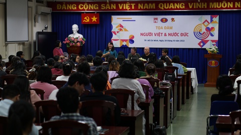 Gặp gỡ hai tác giả của Nước Đức từ A đến Z và Nước Đức từ Z về A - Ảnh 3. Gặp gỡ hai tác giả của Nước Đức từ A đến Z và Nước Đức từ Z về A - Ảnh 3.