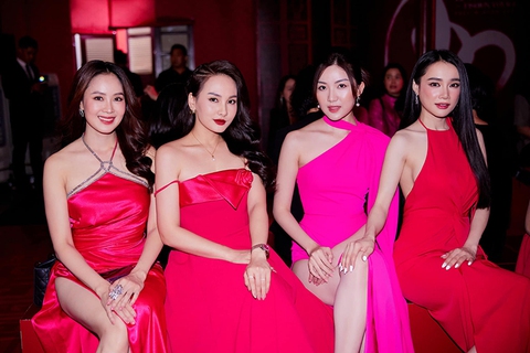 Ảnh vui sao Việt 29-10: Đan Trường cùng con trai mừng sinh nhật vợ cũ - Ảnh 6. Ảnh vui sao Việt 29-10: Đan Trường cùng con trai mừng sinh nhật vợ cũ - Ảnh 6.