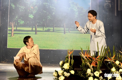Hoài Linh diễn kịch; Minh Vương, Lệ Thủy hát vọng cổ gây quỹ giúp trẻ mồ côi - Ảnh 9. Hoài Linh diễn kịch; Minh Vương, Lệ Thủy hát vọng cổ gây quỹ giúp trẻ mồ côi - Ảnh 9.