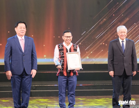 Trao giải báo chí Vì sự nghiệp đại đoàn kết toàn dân tộc - Ảnh 1. Trao giải báo chí Vì sự nghiệp đại đoàn kết toàn dân tộc - Ảnh 1.