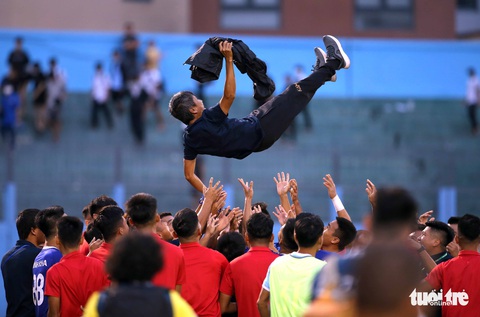 Tấn Tài bồi hồi khi Khánh Hòa trở lại V-League - Ảnh 1. Tấn Tài bồi hồi khi Khánh Hòa trở lại V-League - Ảnh 1.