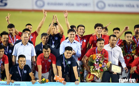 Tấn Tài bồi hồi khi Khánh Hòa trở lại V-League - Ảnh 3. Tấn Tài bồi hồi khi Khánh Hòa trở lại V-League - Ảnh 3.