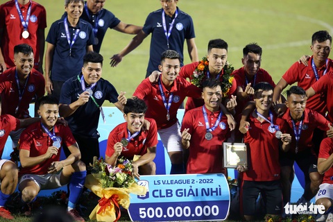 Tấn Tài bồi hồi khi Khánh Hòa trở lại V-League - Ảnh 4. Tấn Tài bồi hồi khi Khánh Hòa trở lại V-League - Ảnh 4.