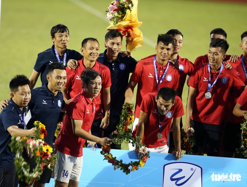 Tấn Tài bồi hồi khi Khánh Hòa trở lại V-League - Ảnh 2. Tấn Tài bồi hồi khi Khánh Hòa trở lại V-League - Ảnh 2.