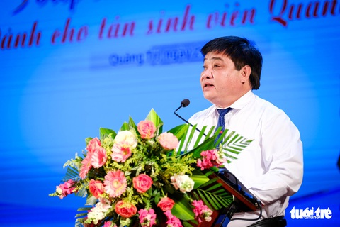 Đêm Quảng Trị yêu thương, Tiếp sức đến trường 100 tân sinh viên, mỗi bạn 15 triệu đồng - Ảnh 5. Đêm Quảng Trị yêu thương, Tiếp sức đến trường 100 tân sinh viên, mỗi bạn 15 triệu đồng - Ảnh 5.