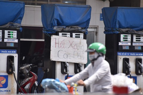 Giao Bộ Công Thương quản lý xăng dầu: Xóa bỏ cảnh bộ này chỉ bộ kia - Ảnh 1. Giao Bộ Công Thương quản lý xăng dầu: Xóa bỏ cảnh bộ này chỉ bộ kia - Ảnh 1.