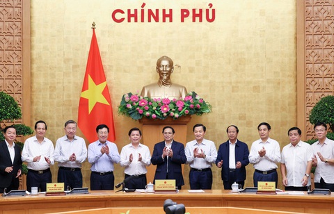 Nhận hoa từ Thủ tướng, Bí thư Nguyễn Văn Thể bày tỏ: Đây là những dấu ấn tôi sẽ nhớ mãi - Ảnh 1. Nhận hoa từ Thủ tướng, Bí thư Nguyễn Văn Thể bày tỏ: Đây là những dấu ấn tôi sẽ nhớ mãi - Ảnh 1.