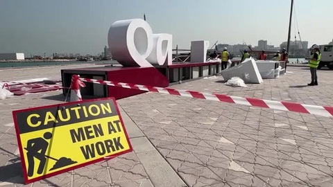 Hàng ngàn công nhân bị trục xuất khỏi thủ đô Qatar trước World Cup 2022 - Ảnh 1. Hàng ngàn công nhân bị trục xuất khỏi thủ đô Qatar trước World Cup 2022 - Ảnh 1.