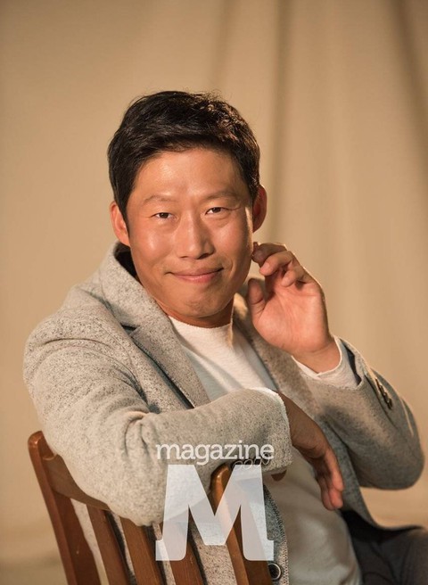 Yoo Hae Jin - ông chú ‘xí trai’ cân đẹp hai mỹ nam trong Confidential Assignment là ai? - Ảnh 2. Yoo Hae Jin - ông chú ‘xí trai’ cân đẹp hai mỹ nam trong Confidential Assignment là ai? - Ảnh 2.