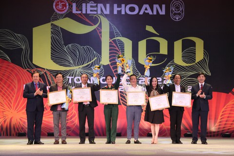 Liên hoan Chèo toàn quốc 2022 ‘thành công’ nhưng không ít diễn viên hát chênh, phô và... ngọng - Ảnh 2. Liên hoan Chèo toàn quốc 2022 ‘thành công’ nhưng không ít diễn viên hát chênh, phô và... ngọng - Ảnh 2.