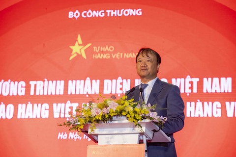 Tinh hoa hàng Việt được giới thiệu, nhận diện tại phố đi bộ Hồ Gươm - Ảnh 1. Tinh hoa hàng Việt được giới thiệu, nhận diện tại phố đi bộ Hồ Gươm - Ảnh 1.