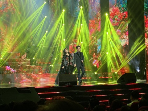 Hồng Đăng vui vẻ đi xem live show Tuấn Hưng - Thanh Lam - Ảnh 4. Hồng Đăng vui vẻ đi xem live show Tuấn Hưng - Thanh Lam - Ảnh 4.